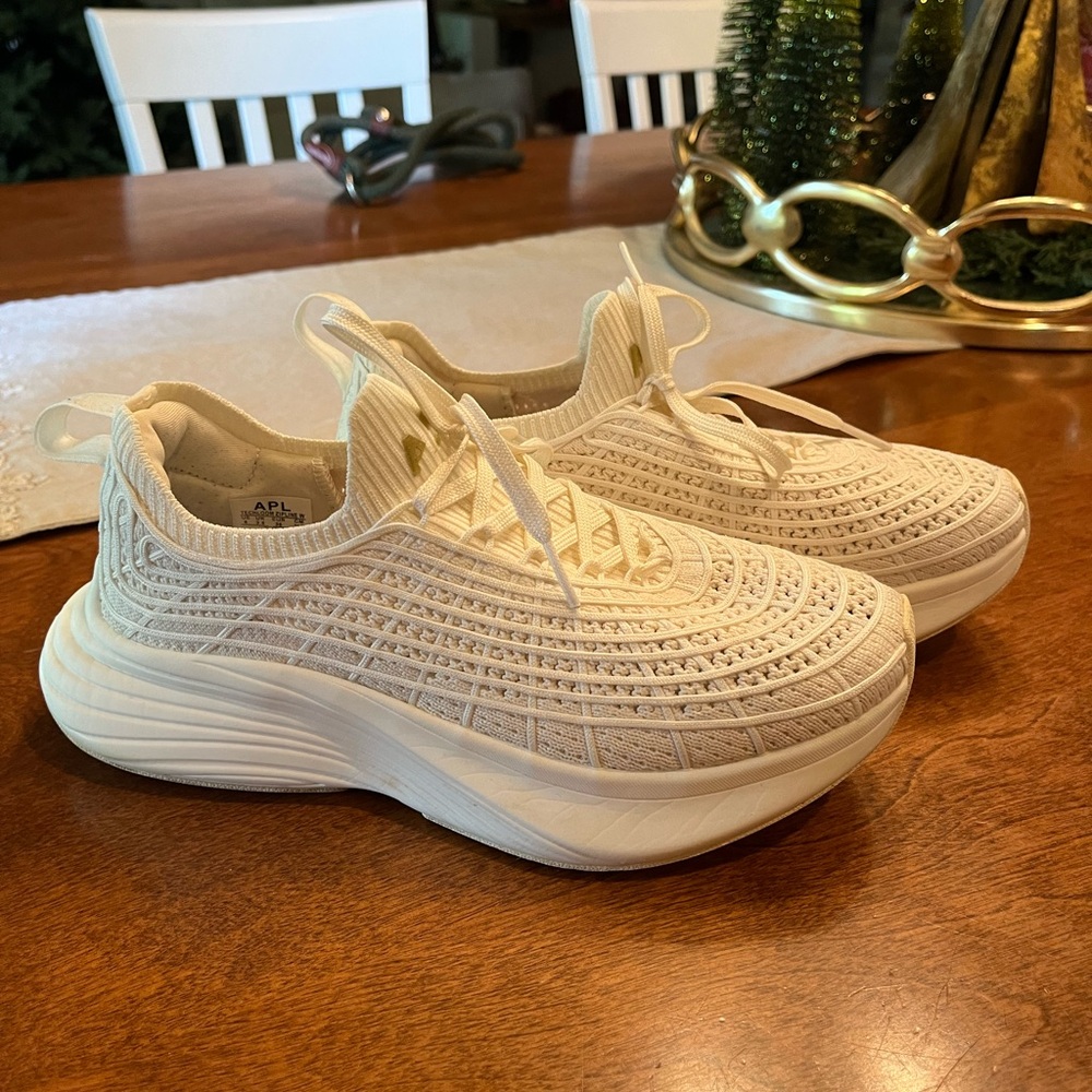 APL women’s Techloom zip line sneakers